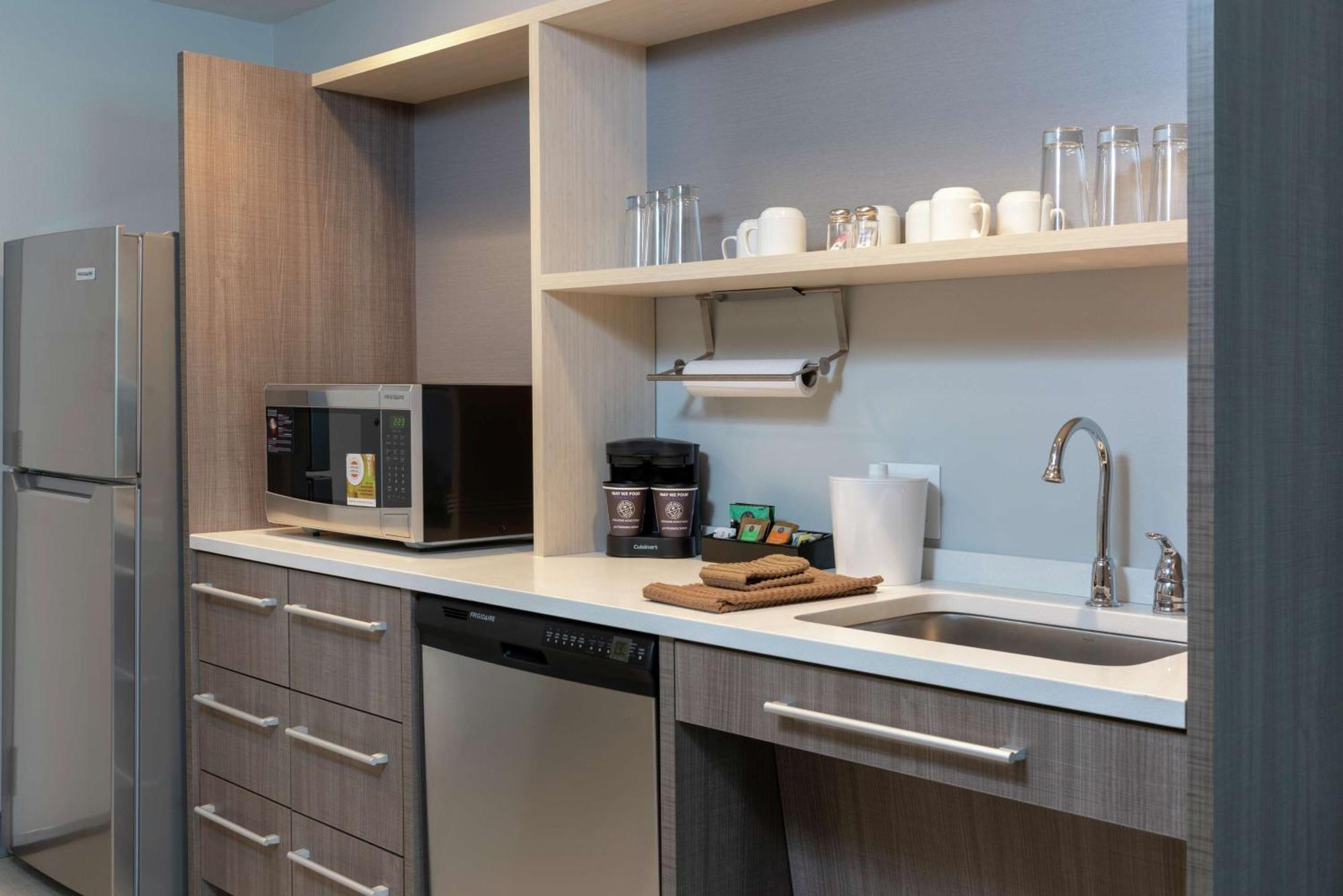 Home2 Suites By Hilton Indianapolis Airport Bagian luar foto