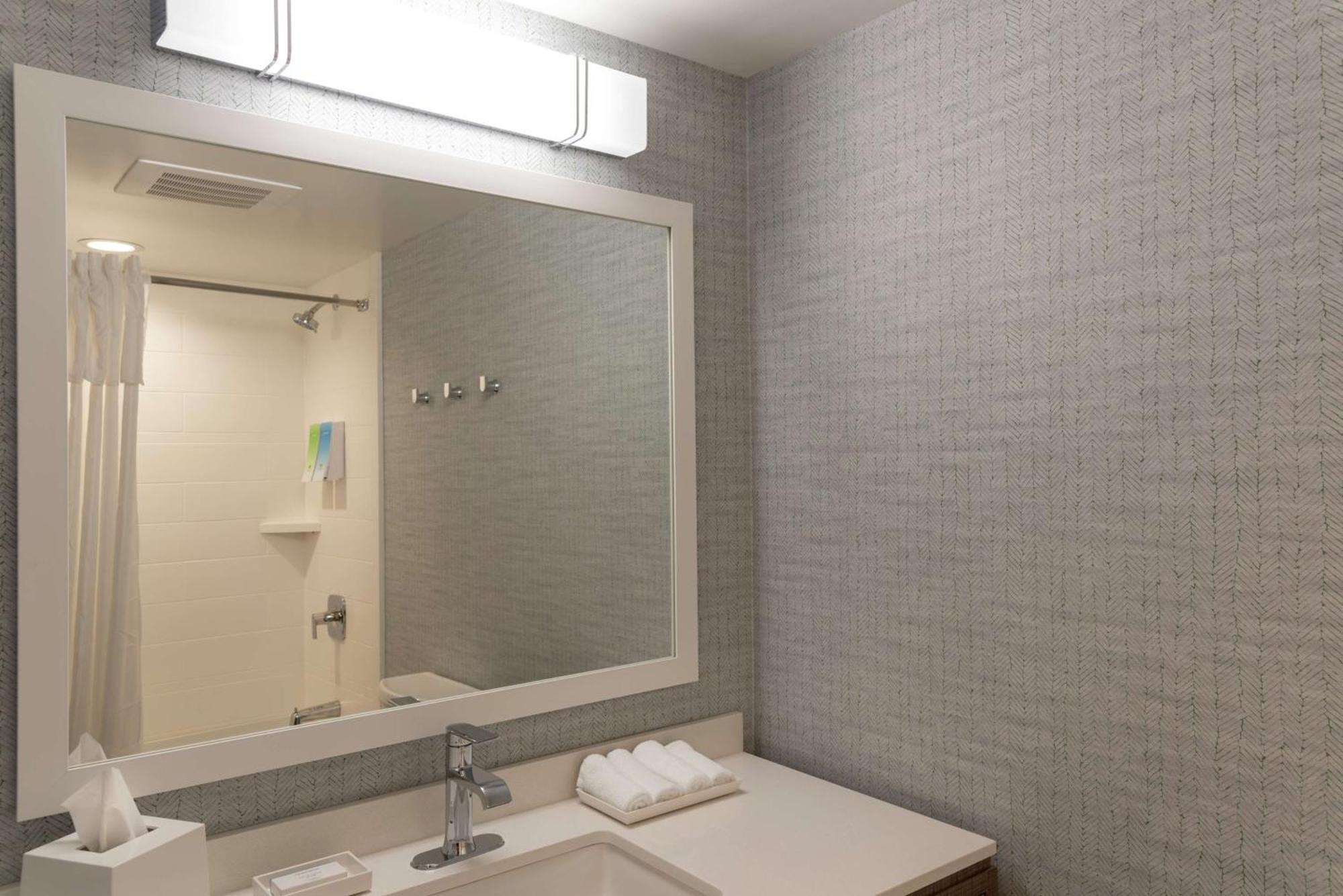 Home2 Suites By Hilton Indianapolis Airport Bagian luar foto