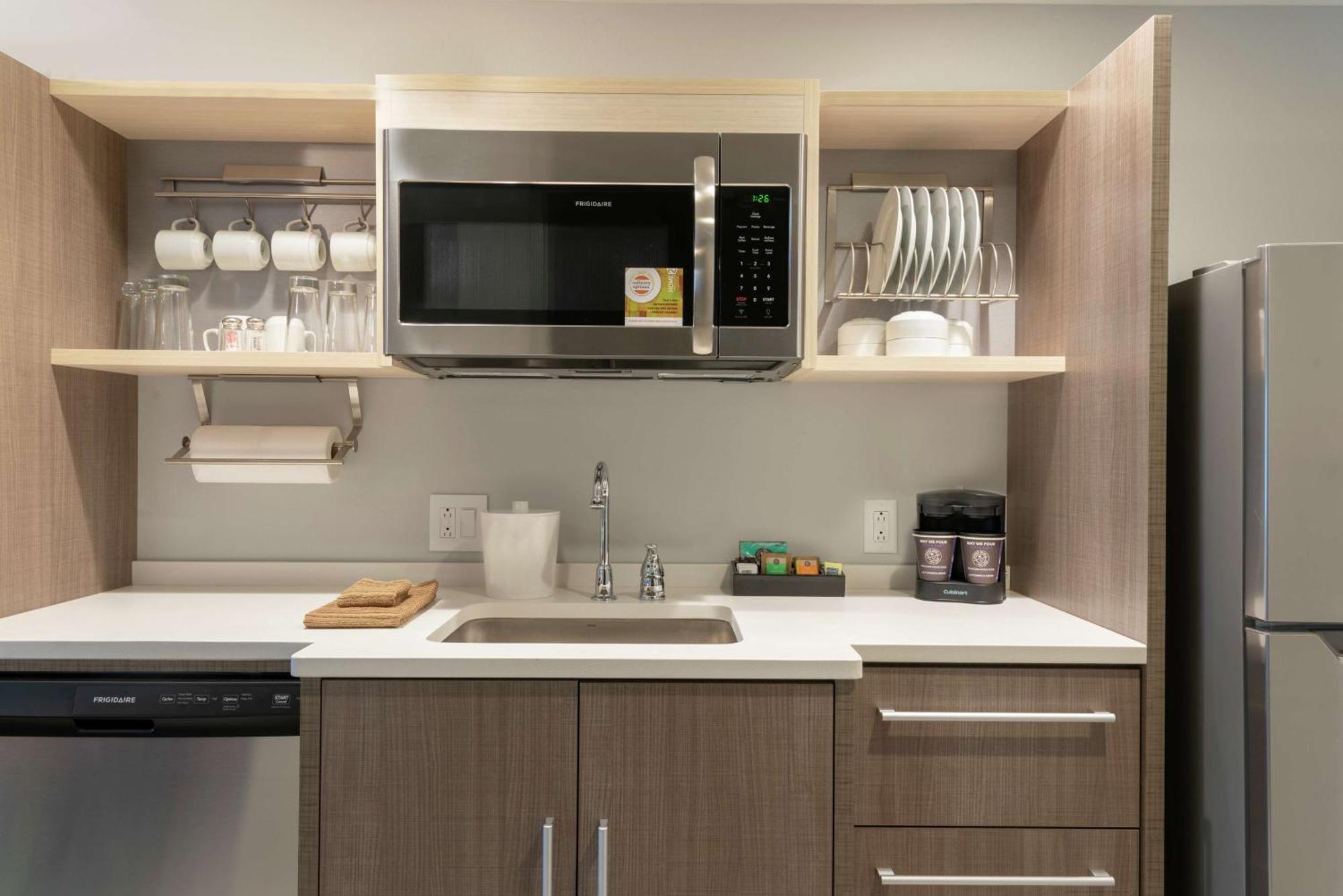 Home2 Suites By Hilton Indianapolis Airport Bagian luar foto