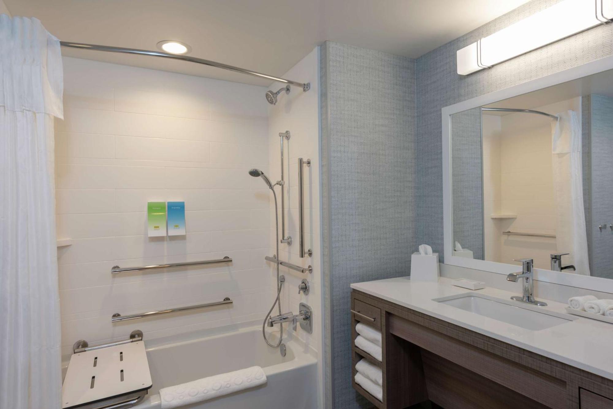 Home2 Suites By Hilton Indianapolis Airport Bagian luar foto