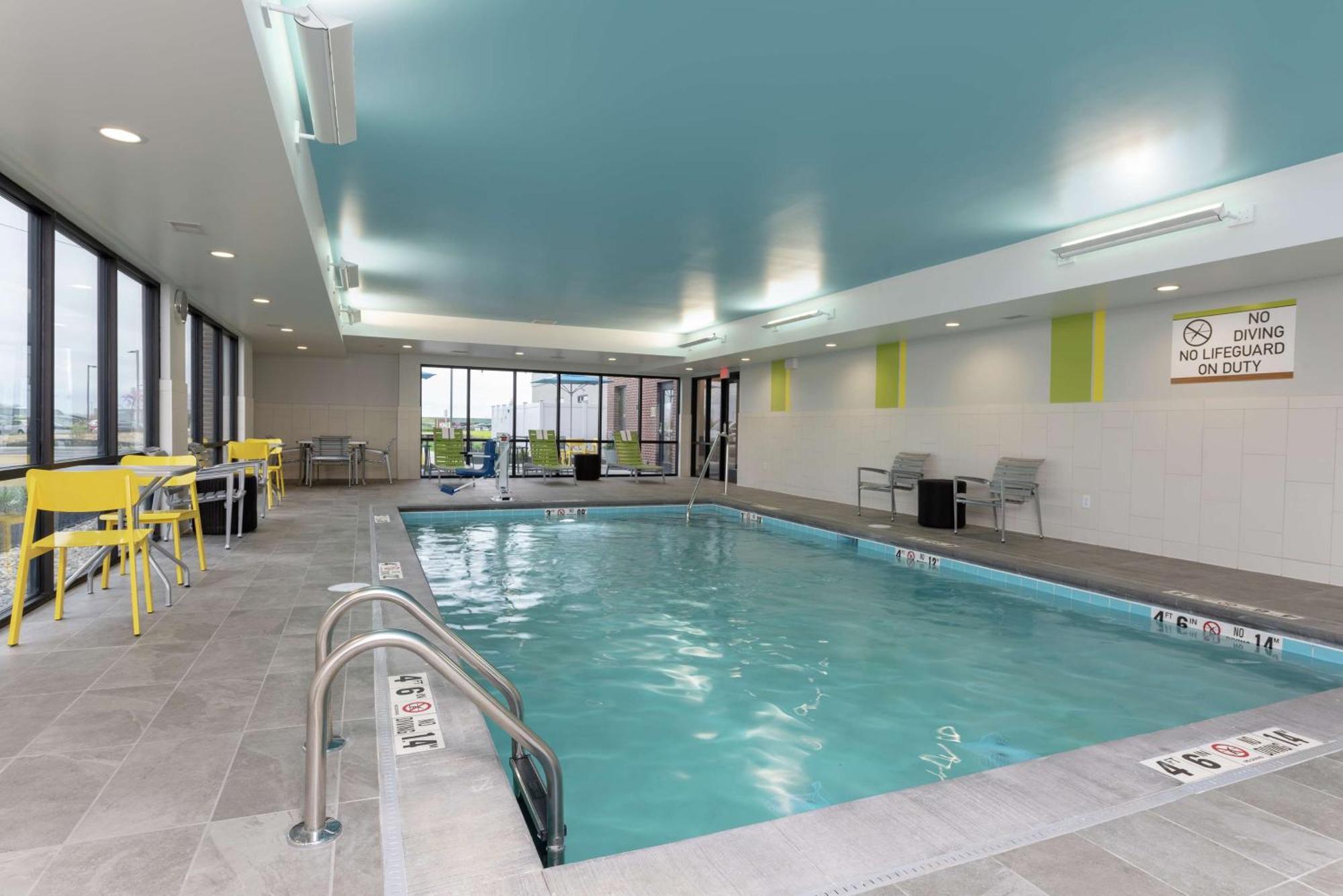 Home2 Suites By Hilton Indianapolis Airport Bagian luar foto