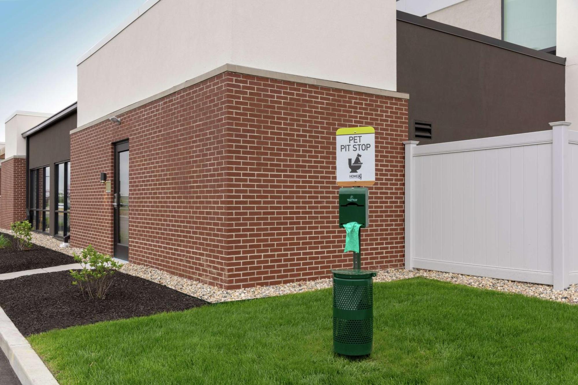 Home2 Suites By Hilton Indianapolis Airport Bagian luar foto